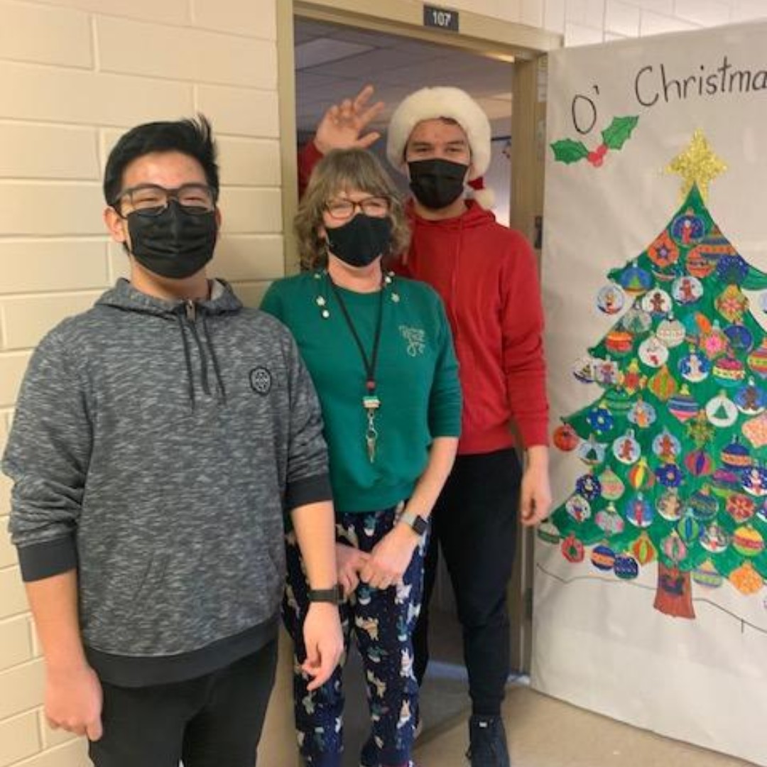 LangleySchools's tweet photo. Some of our ACSS Totems headed back to their elementary schools Parkside &amp; Shortreed to deliver “Do you want to build a snowman?” kits. They spent time, reconnected with former teachers, and made new memories. Thanks to Save-on-Foods for donating the kits.  #SD35DaysofGiving https://t.co/yNfckQl15m