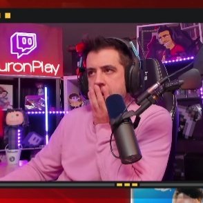 auron en plena partida intentando entender y recordar como se jugaba al UNO: