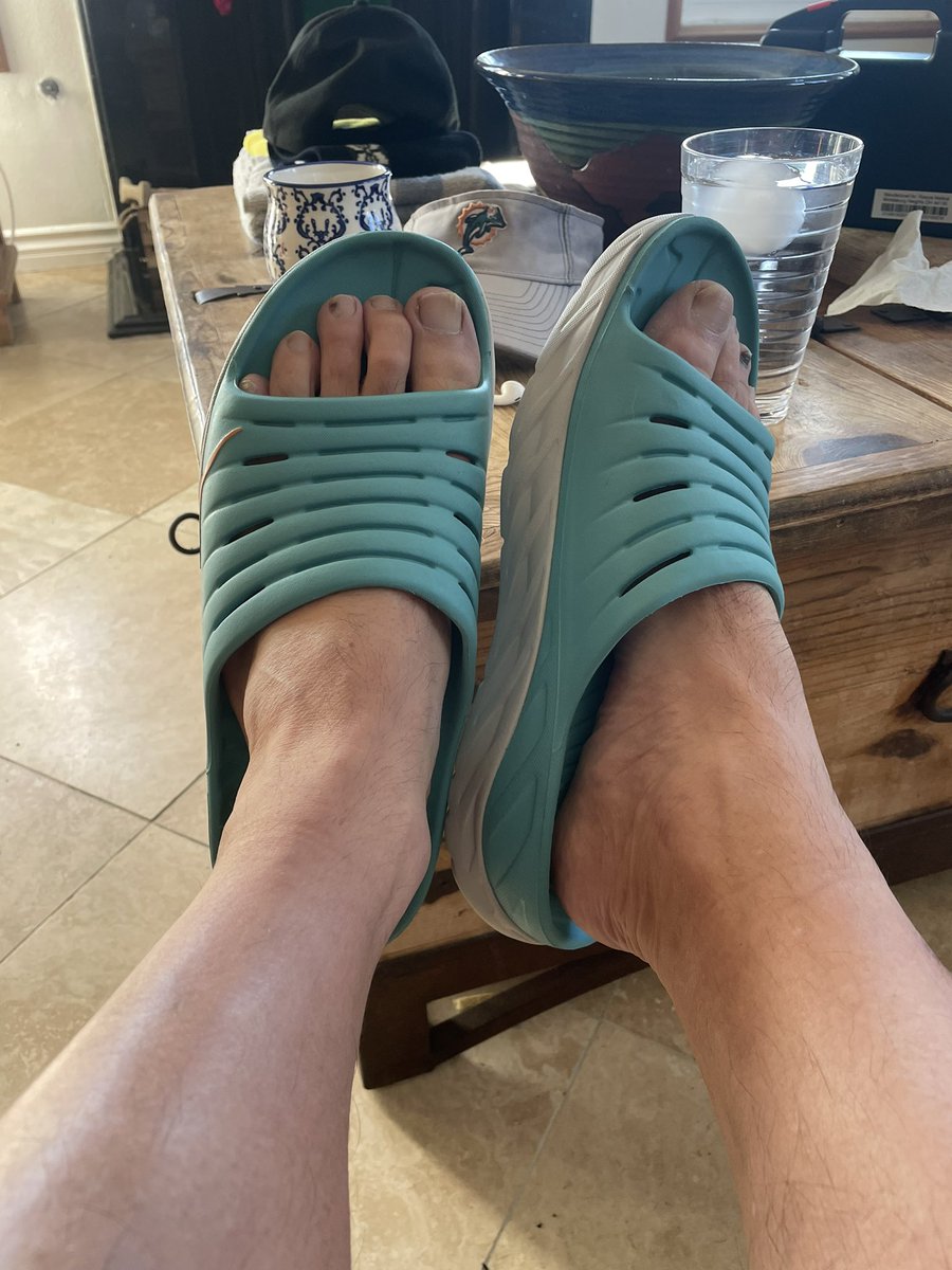 jtcascone's tweet photo. #HOKAONEONE #TimeToFly and #Timetorecover. Love my HOKA’s https://t.co/5EP3RY5Hqx