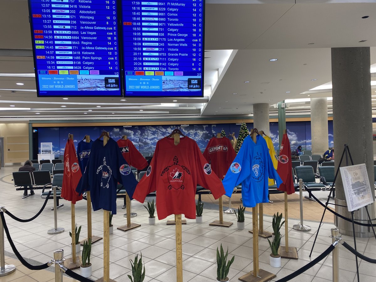 WorldJuniors's tweet image. What a way to welcome the world to Edmonton and to the #WorldJuniors!

A huge thank you to Cree artist Dusty LeGrande designing these Indigenous-inspired jerseys that are on display at @FlyEIA! ✈️

🇦🇹🇨🇦🇨🇿🇫🇮🇩🇪🇸🇰🇸🇪🇨🇭🇷🇺🇺🇸