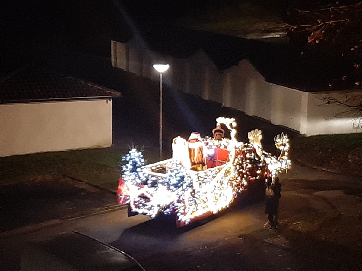 C'est pas le Père Noël qui passe dans ma rue là ???