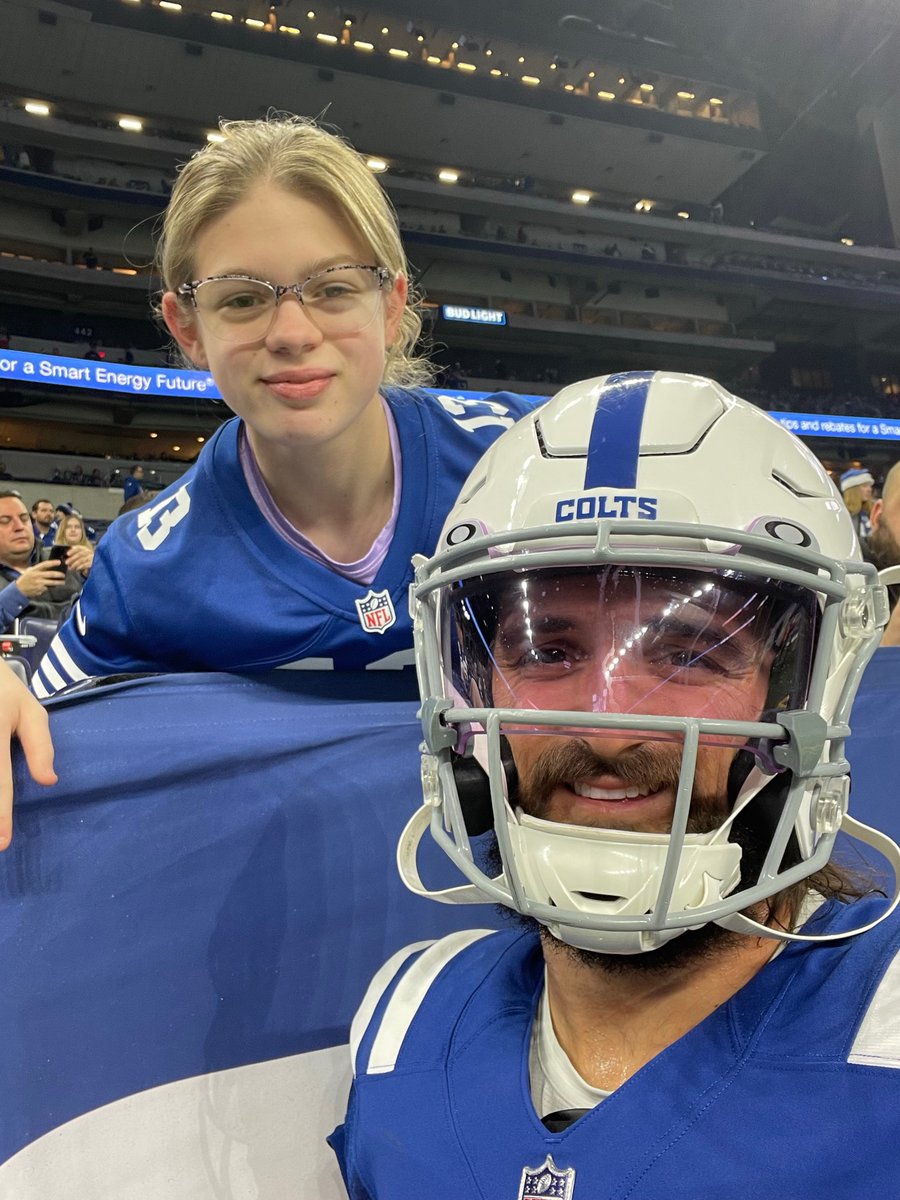 GregAshleyMayne's tweet photo. @alspaughss6 kids having a blast @colts thanks Luke Rhodes https://t.co/yEsXuZU0Qj