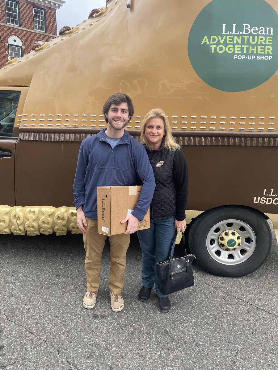 h2farms's tweet photo. @LLBean We Loved the pop up in Roanoke, VA ! Bob was fantastic! Merry Christmas! #beanboots https://t.co/X734yoosqk