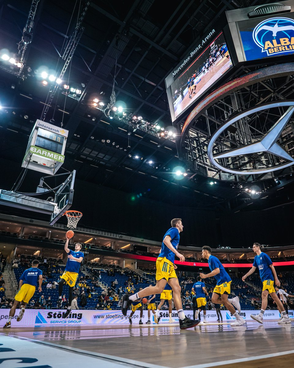 albaberlin's tweet photo. Kurz vor Tipoff gegen den @FCBBasketball in der @MBArenaBerlin!🚨
Luke Sikma fehlt mit Rückenproblemen und Christ Koumadje wegen einer Knöchelverletzung.

Der ALBA-Kader:
Blatt / Lô / Mattisseck / Smith
Eriksson / Delow / Zoosman / Olinde
Schneider / da Silva / Thiemann / Lammers https://t.co/TIYpUVgKtE