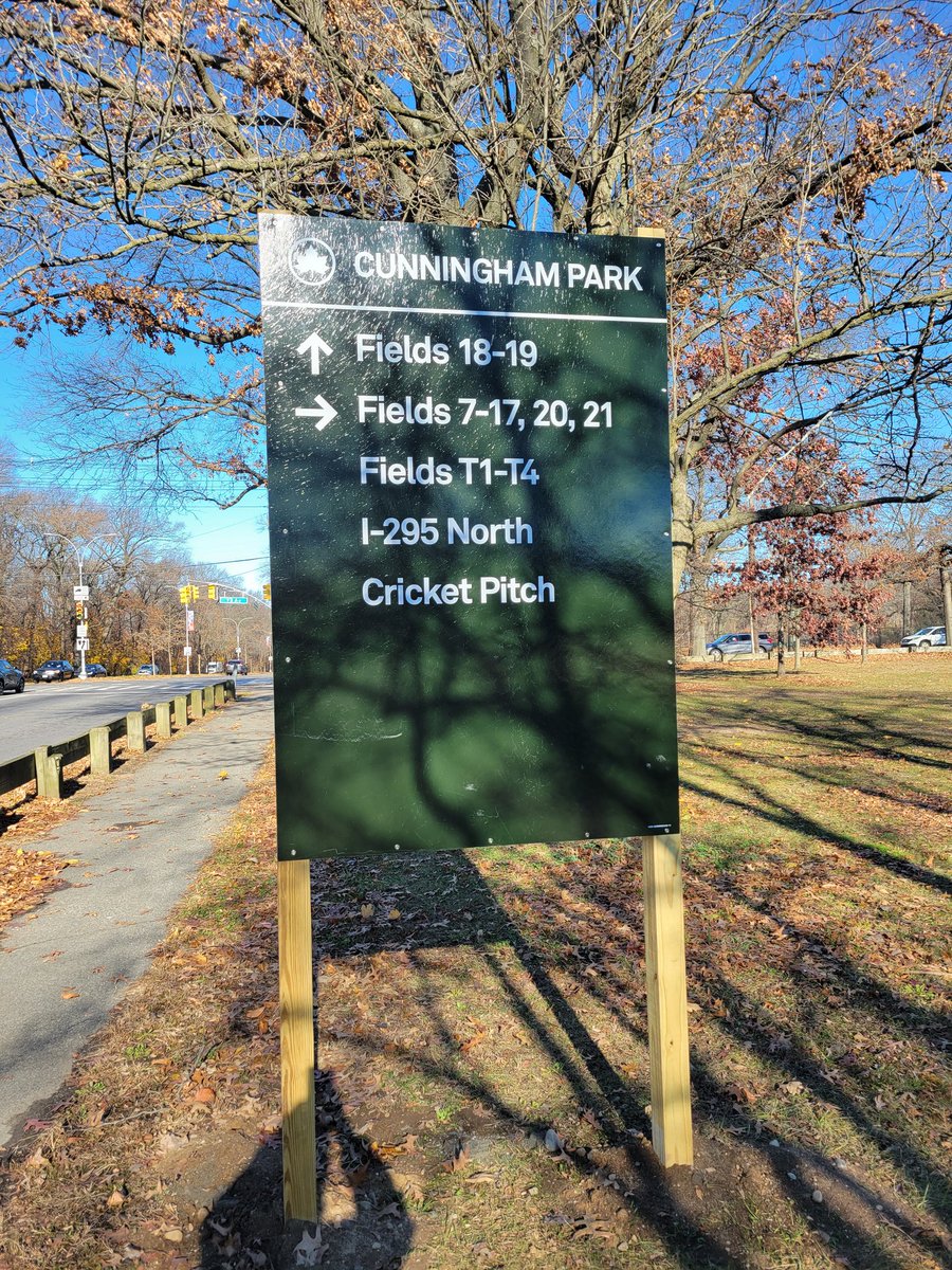 BarryGrodenchik's tweet photo. Thank you @NYCParks for the new welcoming and wayfinding signs in Cunningham Park. At over 350 acres with a host of incredible amenities, the signs are a great addition to this #EasternQueens gem! @gabfialkoff @NY4P https://t.co/x6ezNNXQa0