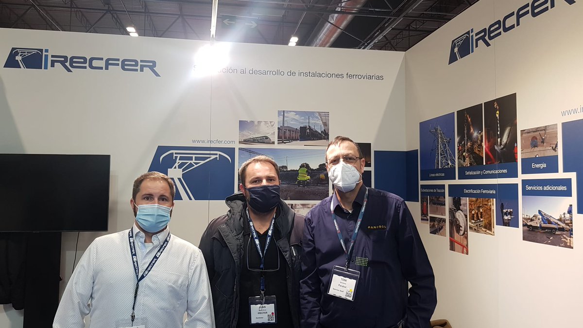 MarceloGavira's tweet photo. @irecfer Hacia mucho tiempo que no nos veíamos. Saludos Sr. Bartolome.
Rail Live 2021 sirvió, además que para hacer negocios, para encontrarnos de nuevo. https://t.co/9dSPVrgkvP