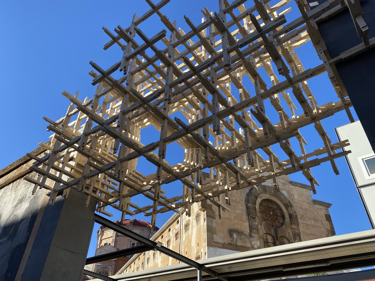 La màgia ha arribat aquest cap de setmana a la #comunitatentença! Volem donar les gràcies a #protegimlesescoles <a href="/BCN_Ecologia/">BCN_Ecologia</a> <a href="/vicenteguallart/">Vicente Guallart</a> <a href="/IAAC/">IAAC</a> Gràcies, gràcies i gràcies! Sempre agraïdes!