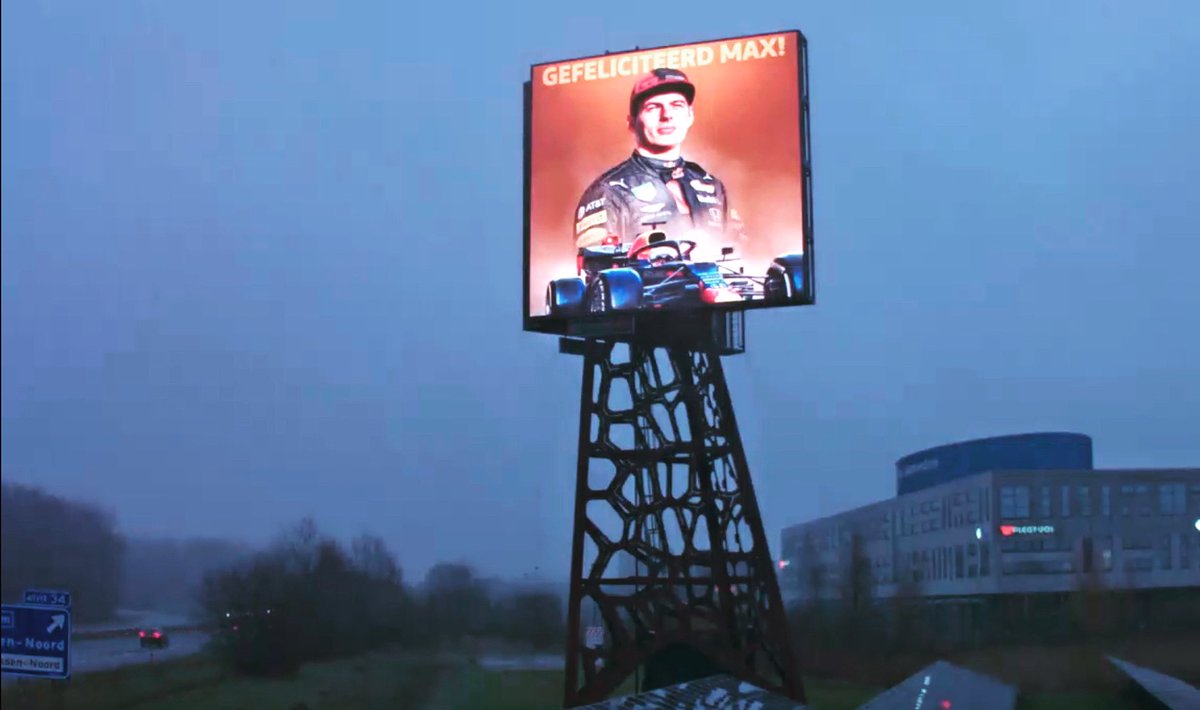 Gefeliciteerd <a href="/Max33Verstappen/">Max Verstappen</a> 

Team Greenledwalls #slimmesnelwegreclame