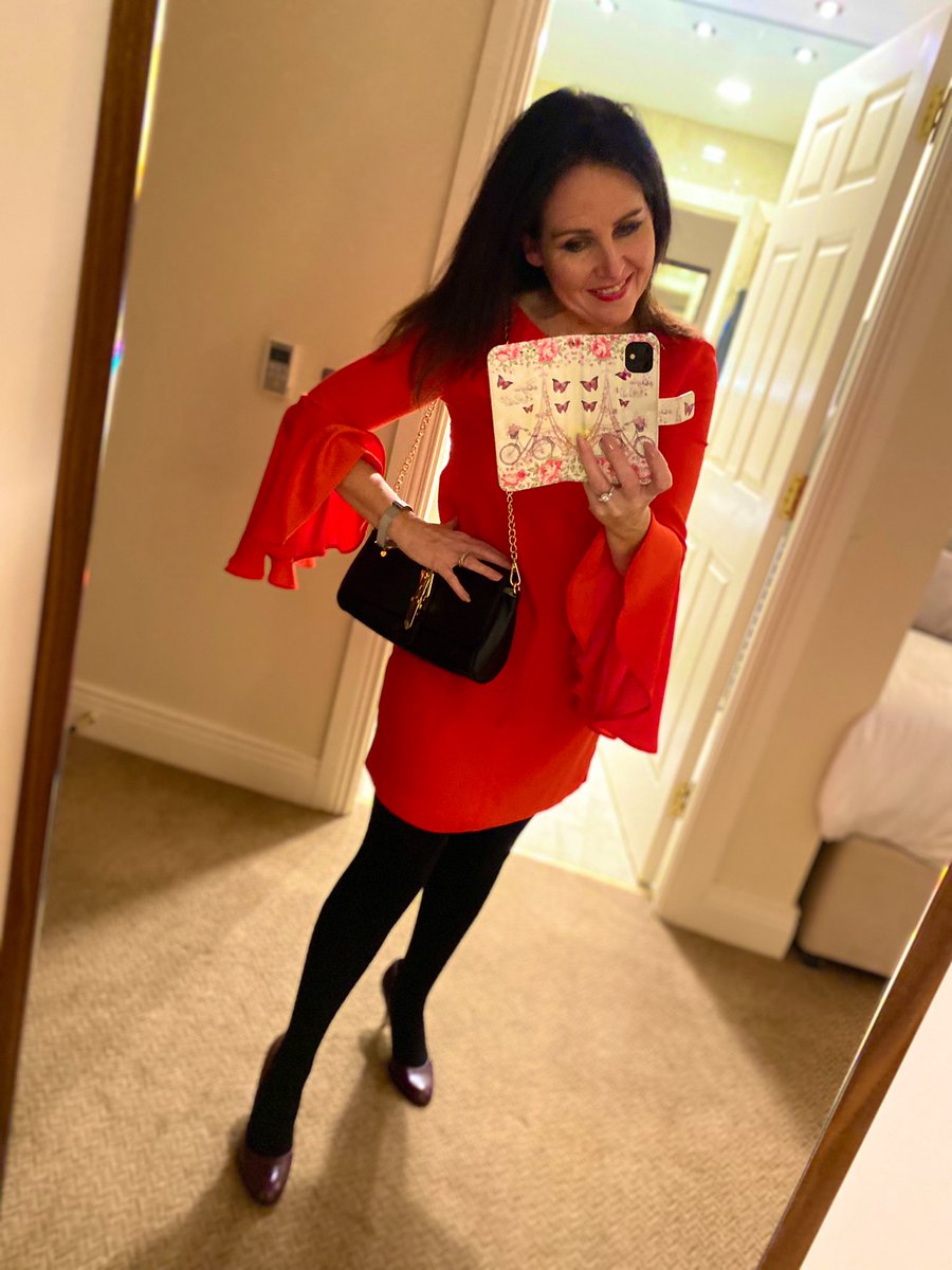 GeraldineGrealy's tweet photo. I’m super excited to showcase some Festive Sunday Style options from leading Irish online fashion boutique @mykindofdress #Collaboration #pr #brandambassador #dress #blazer #accessories Use my exclusive promo code GGMKOD20 &amp; bring some style sparkle to your wardrobe this Xmas ✨ https://t.co/PIU1eWWShv
