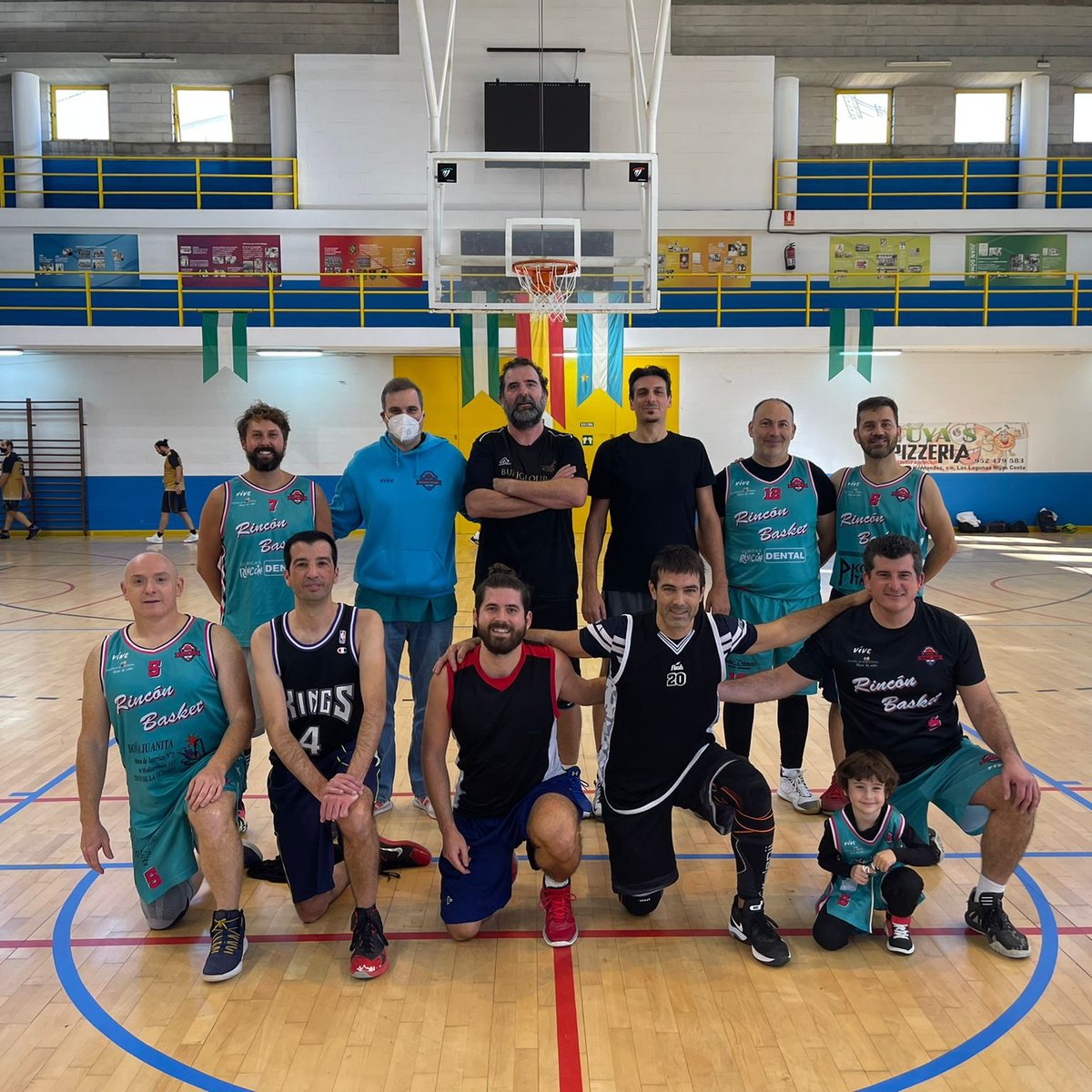 RINCONBASKETCL1's tweet photo. LIGA INICIA
Salliver Negro Fuengirola 36
Vs
Rincón Basket Club +35 Doña Juanita 44
Gran debut en la Liga +35 con Victoria. Partido disputado desde el principio en el que siempre estuvimos por encima del marcador y supimos mantenernos en el partido.
#vamosrincon
#grangrupo https://t.co/eLKPHIkN1l