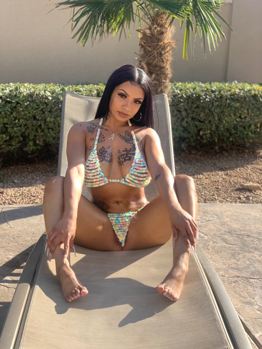 Good morning  who want to eat candy this morning😈 comment and RT https://t.co/DrrUsdRR7n