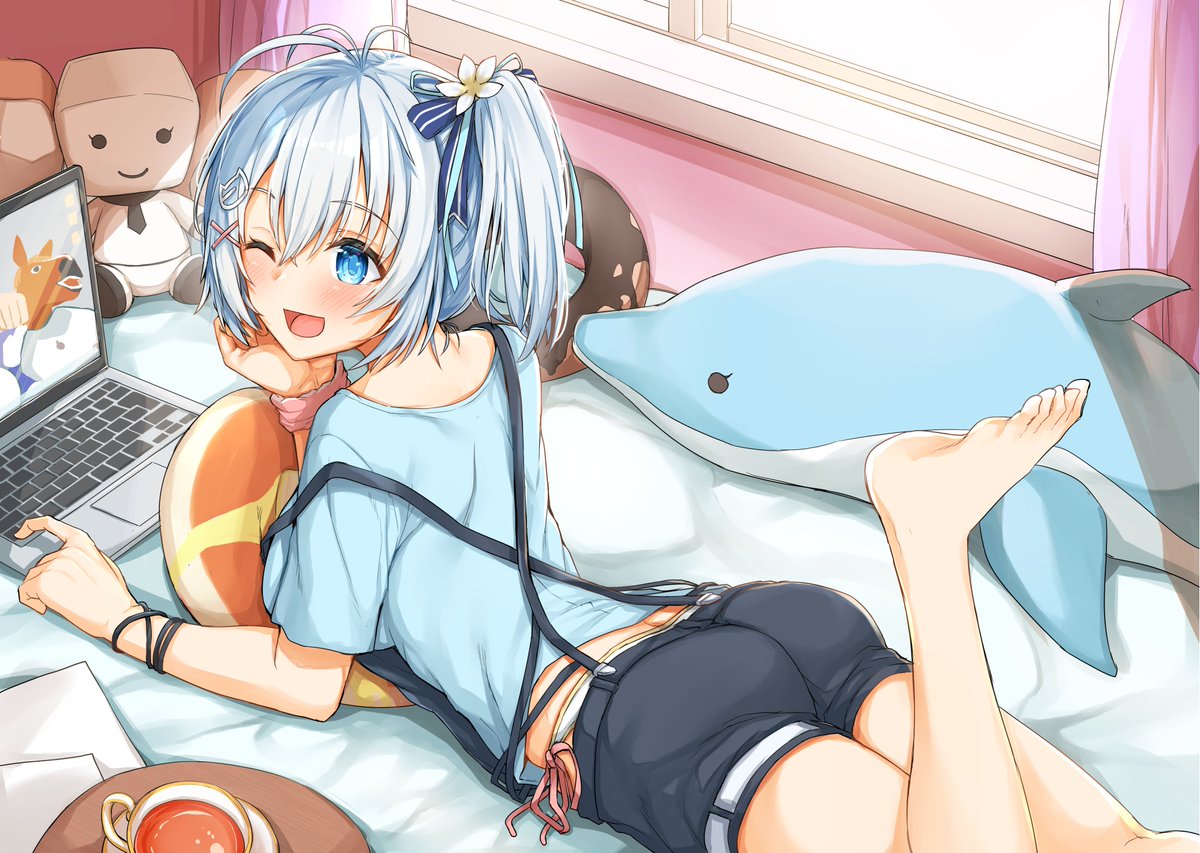 電脳少女YouTuberシロ 「冬コミ表紙になるシロちゃん!休日はごろりんしてそう 」|ショーソンのイラスト