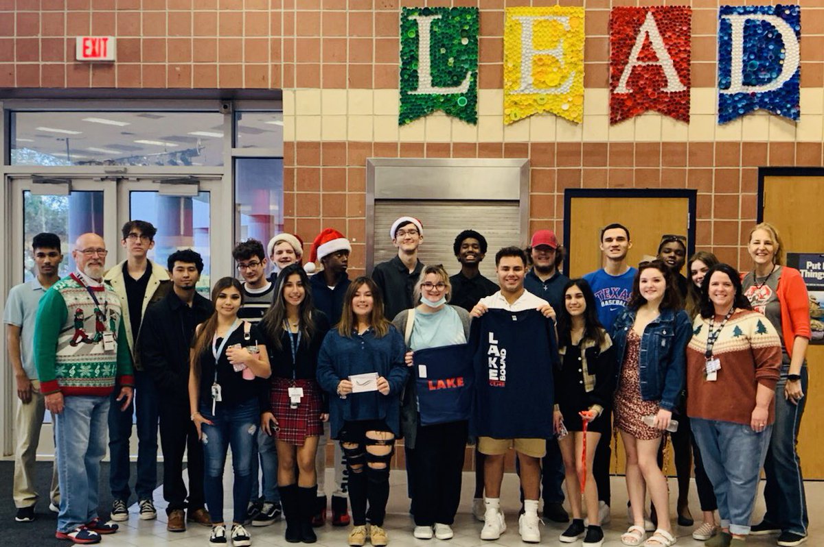 SCIS_CCISD's tweet image. Thank you @TheLakeShopCLHS for the Lake Bound bags for our 8th grade students! It was a pleasure to visit with you all today @TheAnnThornton @draked_ @ClearCreekISD #corevaluesinaction #Caring