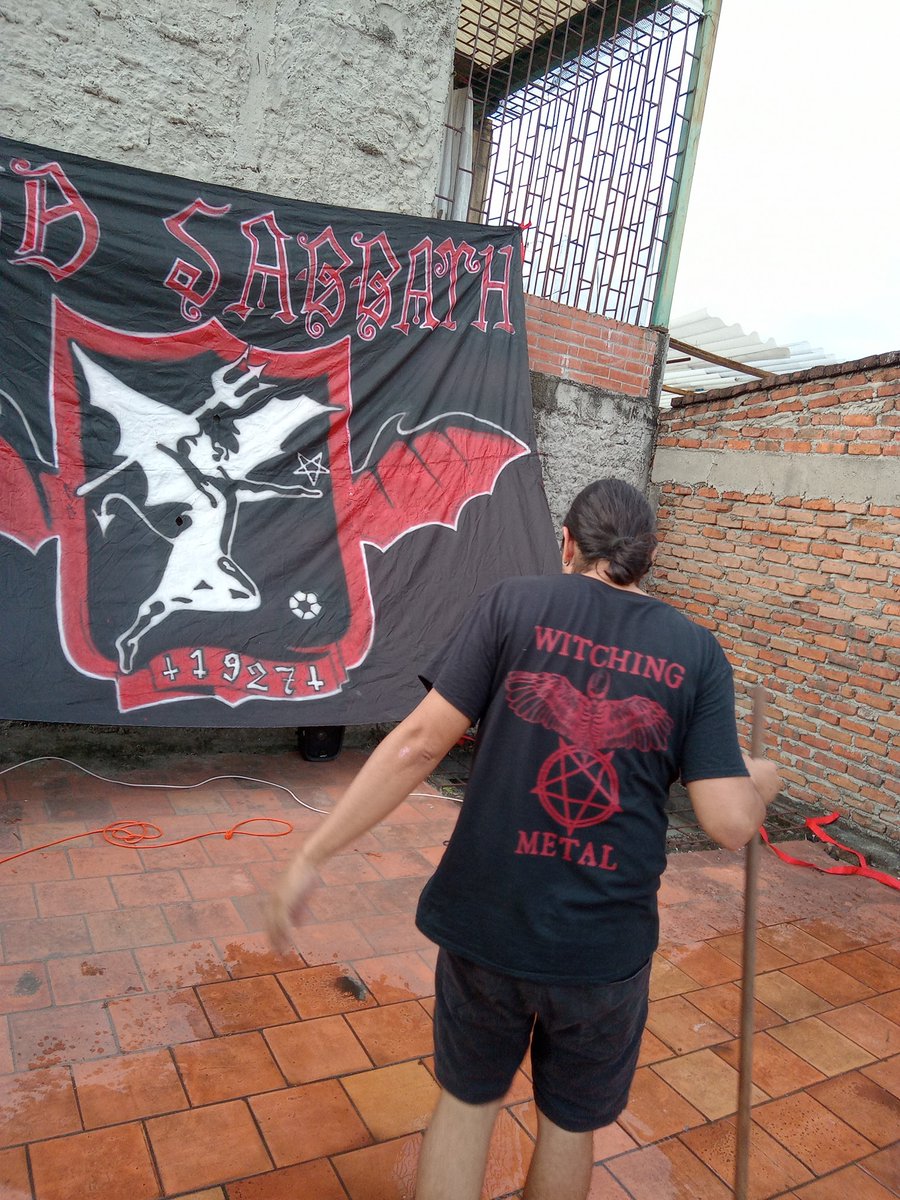 RedSabbath1927's tweet photo. Les recordamos que cada que juguemos de Local en el Pascual Guerrero, la cita es en Norte 2do Piso, debajo del Trapo Negro. Ahí nos pueden encontrar! 
Invitamos a todos los Rockeros apasionados por la Mecha a este naciente colectivo. Vamos los Diablos 🇹🇹👹👺 ¡Aguante Red Sabbath! https://t.co/7n3c552dvI