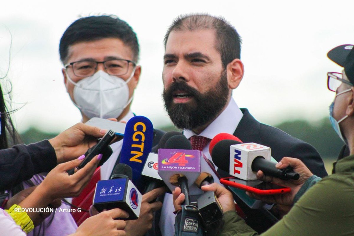 Silais_Leon's tweet photo. #VacunandonosPuebloQueVence
Pueblo hermano #China envía una donación de 200 mil dosis de la vacuna💉Sinopharm contra la #COVID19

Acompañado de una Delegación de la República Popular China encabezada por Ministro Consejero Sun Yi
#DiciembreEnPazYVictorias 
#LeónRevolución https://t.co/oNC2D59syJ