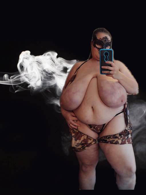 My 7 day free trial  on my onlyfans ends on the 15th and I've got 17 more slots left so come check out<a href="/tag/manyvids"class="tags"><span>#manyvids</span></a>