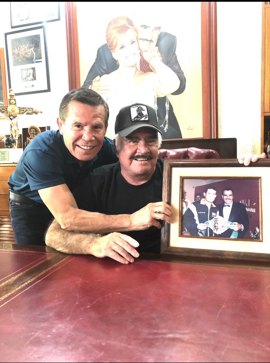 Jcchavez115's tweet image. Siempre seras el Rey mi querido viejo recuerdo esta ultima vez que te fui a visitar gracias por todo y tengo el honor de que soy al unico que le cantaste el himno nacional buen viaje🙏🏻descansa en paz