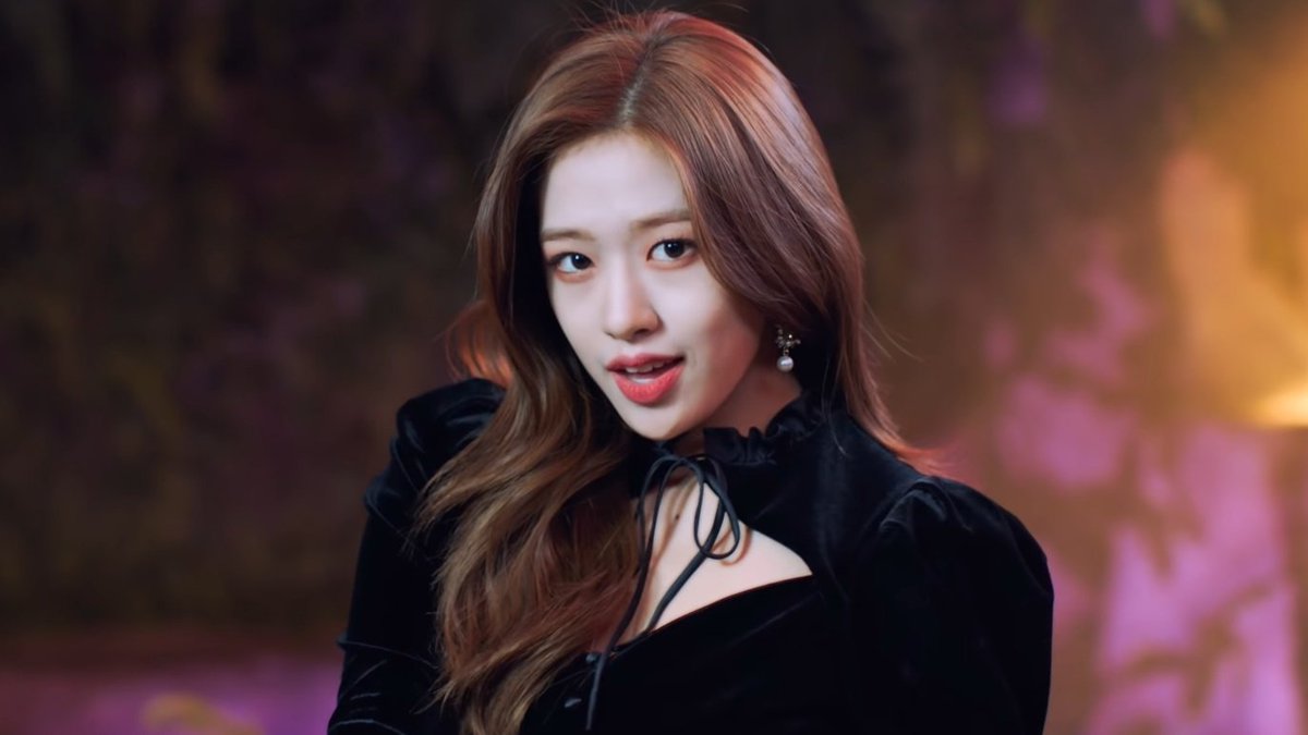yujinthinkr's tweet photo. the ethereal being that is an yujin https://t.co/7qZ3H9uY6n