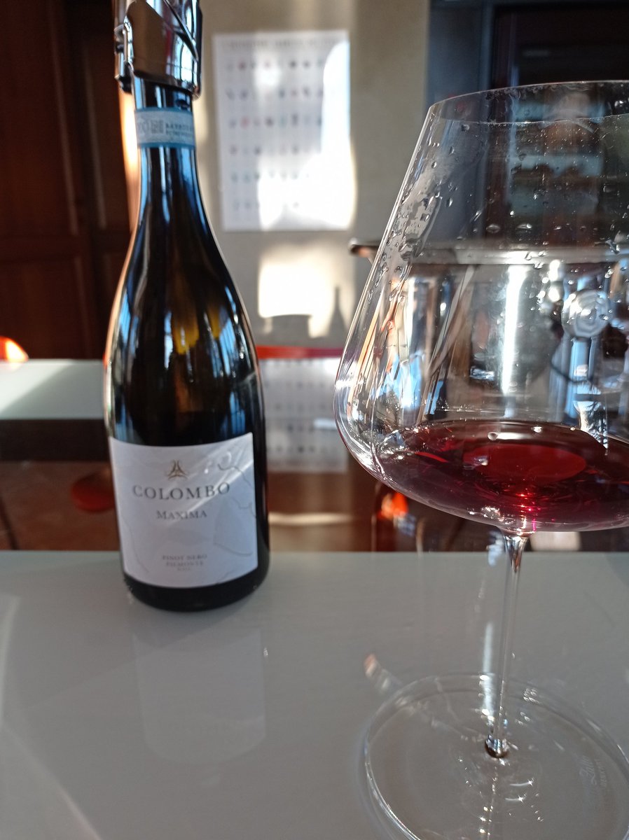 Took ourselves off to a tasting of a superb winery called Colombo, in Bubbio, Piemonte. They make fantastic Pinot Nero, especially their top PN - Maxima. And a lovely Chardonnay too. 
#Piemontewine #Colombowine #PinotNero