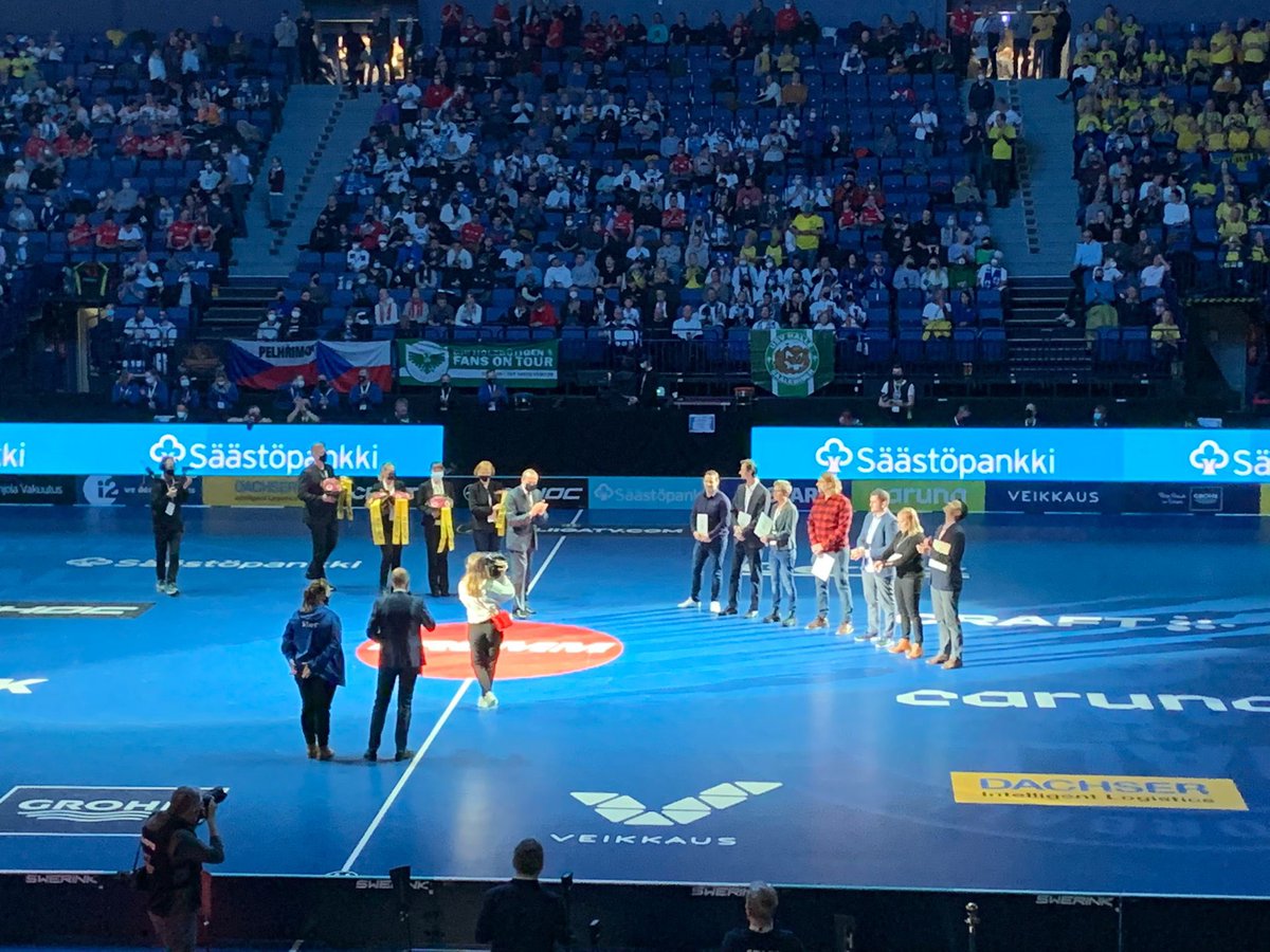 Congrats to Sweden 🇸🇪 for winning gold and a spectacular match against Finland 🇫🇮 in #hartwall #iffwfc Today I was honored to award the inductees in #floorball Hall of Fame representing 🇫🇮 🇨🇭🇨🇿🇳🇴 What careers and role models full respect! Regards IFF President
