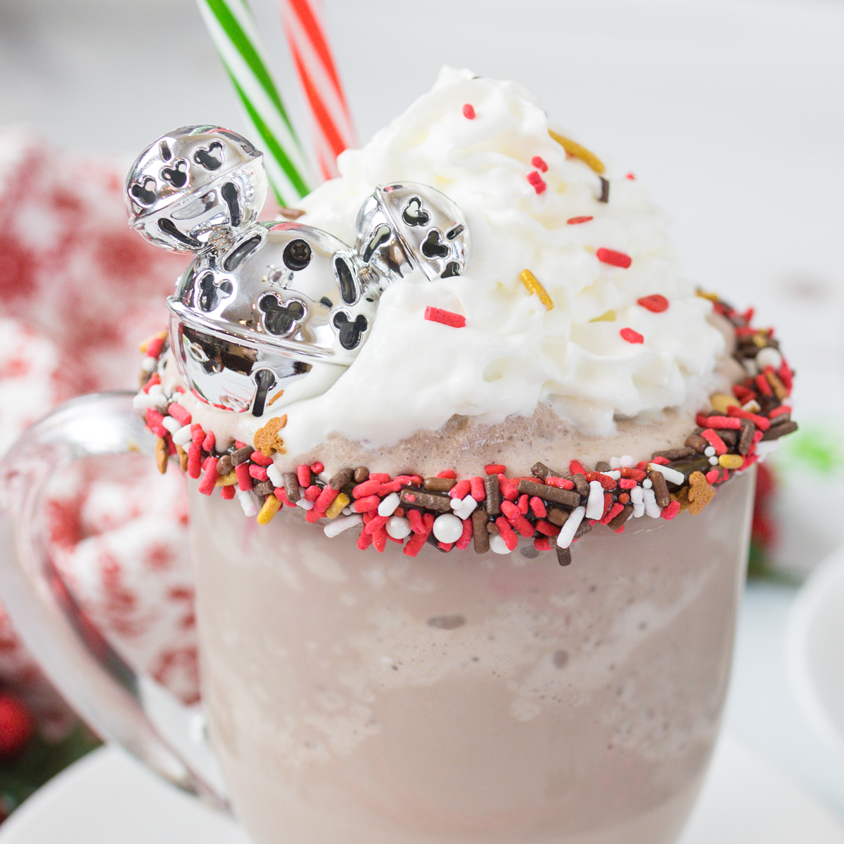 devourdinner's tweet image. Frozen Hot Chocolate is creamy, thick and delicious a Copycat Recipe everyone LOVES. #devourdinner devourdinner.com/frozen-hot-cho…