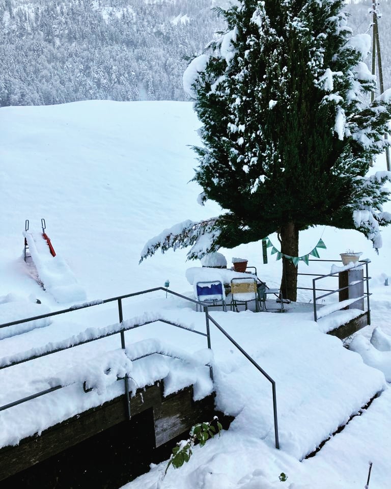 theproposal_art's tweet photo. The Bus Capsule and the surrounding area with a little bit of snow 😉

The weather here always creates incredible views, no matter the season it never ceases to impress!  

Still, some bookable spaces left for this wintery period - get in touch ❄️

https://t.co/0x6nyp6Nfv https://t.co/eQstWEwif4
