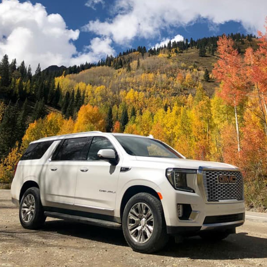 GMC's tweet photo. A last look at autumn’s finest. #GMCYukon #Denali 📷 Bonnie K. https://t.co/wQ9mPZ0H6N