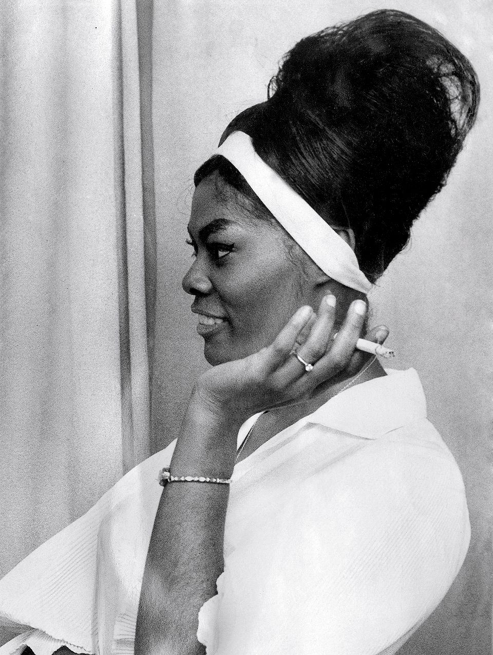  Happy birthday Dionne Warwick! 