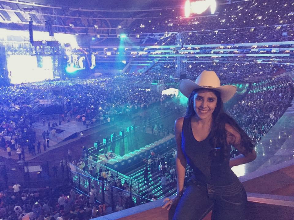 Talia_riveraa's tweet photo. #UnAztecaEnElAzteca 2016 @_VicenteFdez #VicenteFernandez https://t.co/SWnwGGFLCC