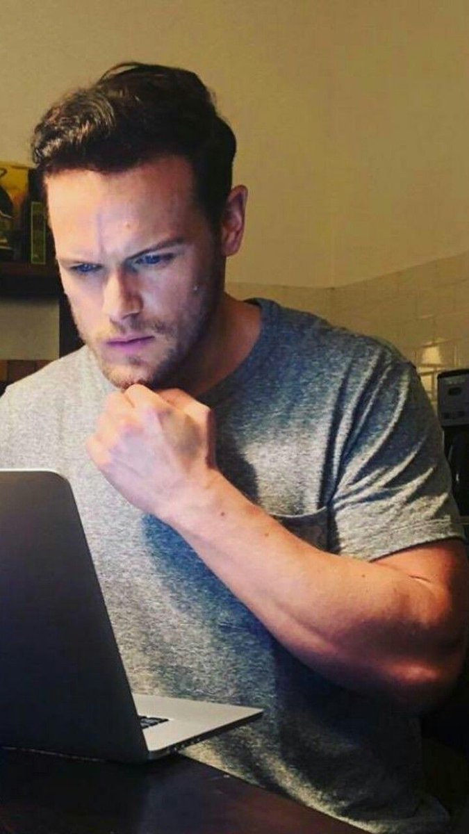 #SamHeughan checking his Twitter feed about #eltequileno!!
Pretty sure it's trending Sam!