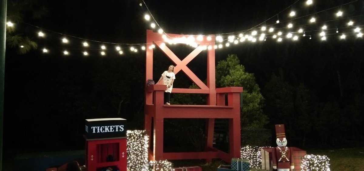 supercoachzen's tweet photo. Today I stood on top of the biggest chair I've ever seen...one day I hope I stand on top of the world. ππ π
#ReadyZenGo #SuperCoachZen https://t.co/ygNeWNzqC7