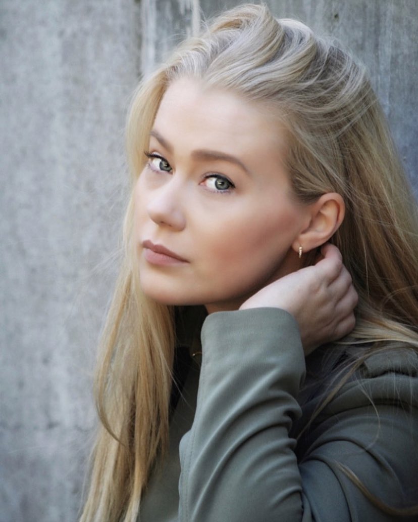 aylinwofficial's tweet photo. We cannot force someone to hear a message they are not ready to receive, but we must never underestimate the power of planting a seed. 🌱✨
.
📸 sirinthon y.
.
.
.
#actress #schauspielerin #aylinwerner #sprecherin #speaker #host #moderator #voiceoverartist #photo2021 https://t.co/kjgrRxRUz0