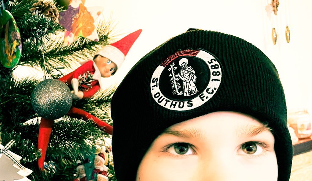 #CHRISTMAS🎄#GIVEAWAY!

#RT this tweet and #FOLLOW <a href="/StDuthusFC/">St Duthus Football Club</a> to enter our prize draw for a chance to #WIN a brand new official St. Duthus F.C. beanie hat! 

These super warm hats are available to buy from our club shop at stduthusfc.co.uk/shop.php

#COMPETITION #PRIZEDRAW