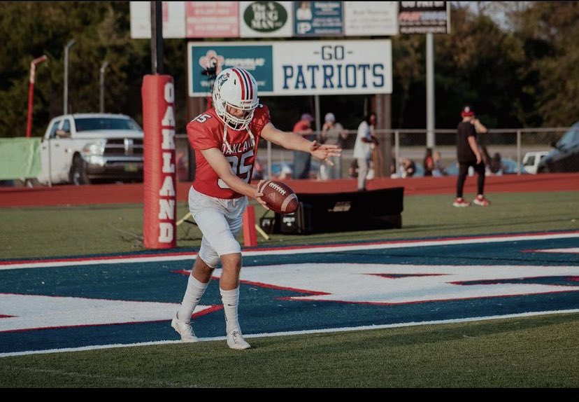AvoryRogers's tweet photo. What a great three years I had with @OHSPatsFootball. Thank you to everyone who has come through the seasons over this time. Thank you to @vladborombozin for all the coaching you gave I never would’ve been where I am without him. Thank you Oakland Football ⭕️ @CoachCreasy_OHS https://t.co/25tsNuyhzW