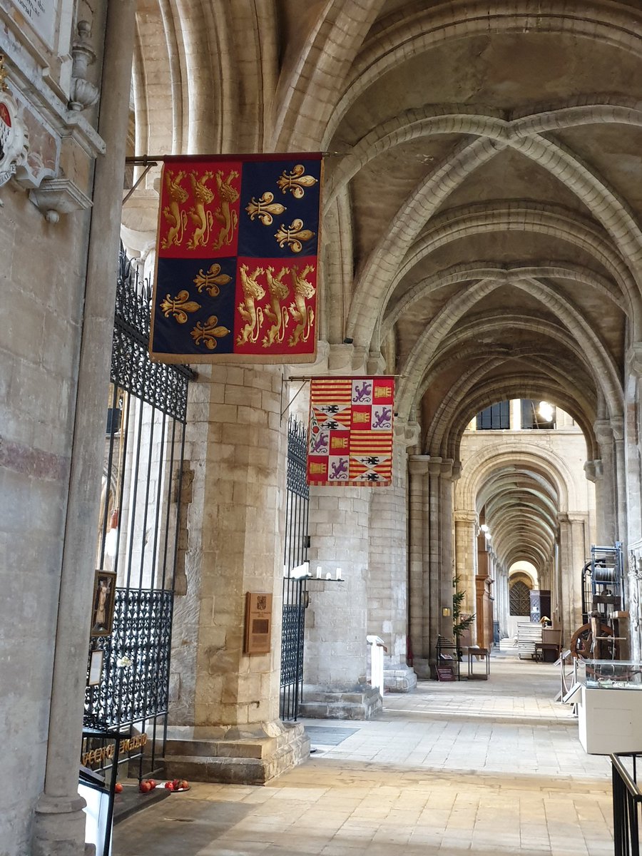 ignaciopeyro's tweet photo. "Aquí yace Catalina de Aragón, reina de Inglaterra".

Hemos venido a la catedral de Peterborough a visitar el sepulcro de una reina queridísima  de los ingleses. Y, como manda la tradición, le hemos dejado una granada, en recuerdo de su país natal. https://t.co/ozzrwi9QIo