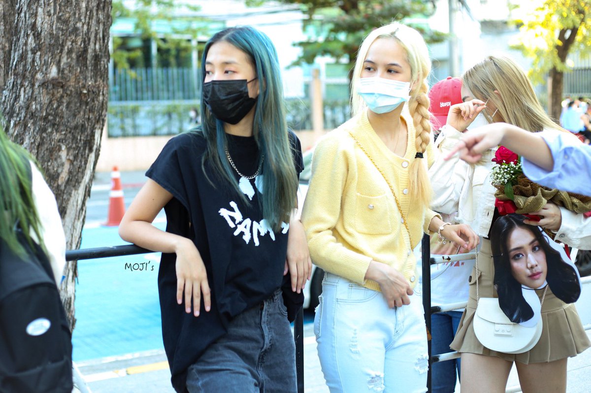 1999_MOJIs's tweet photo. แค่ยืนพิงรั้วต้องเบอนี้เลยเบ๋ออออออ 🤪🤪

#JORIN4EVE #4EVE #JORIN https://t.co/swi0hfkGwB