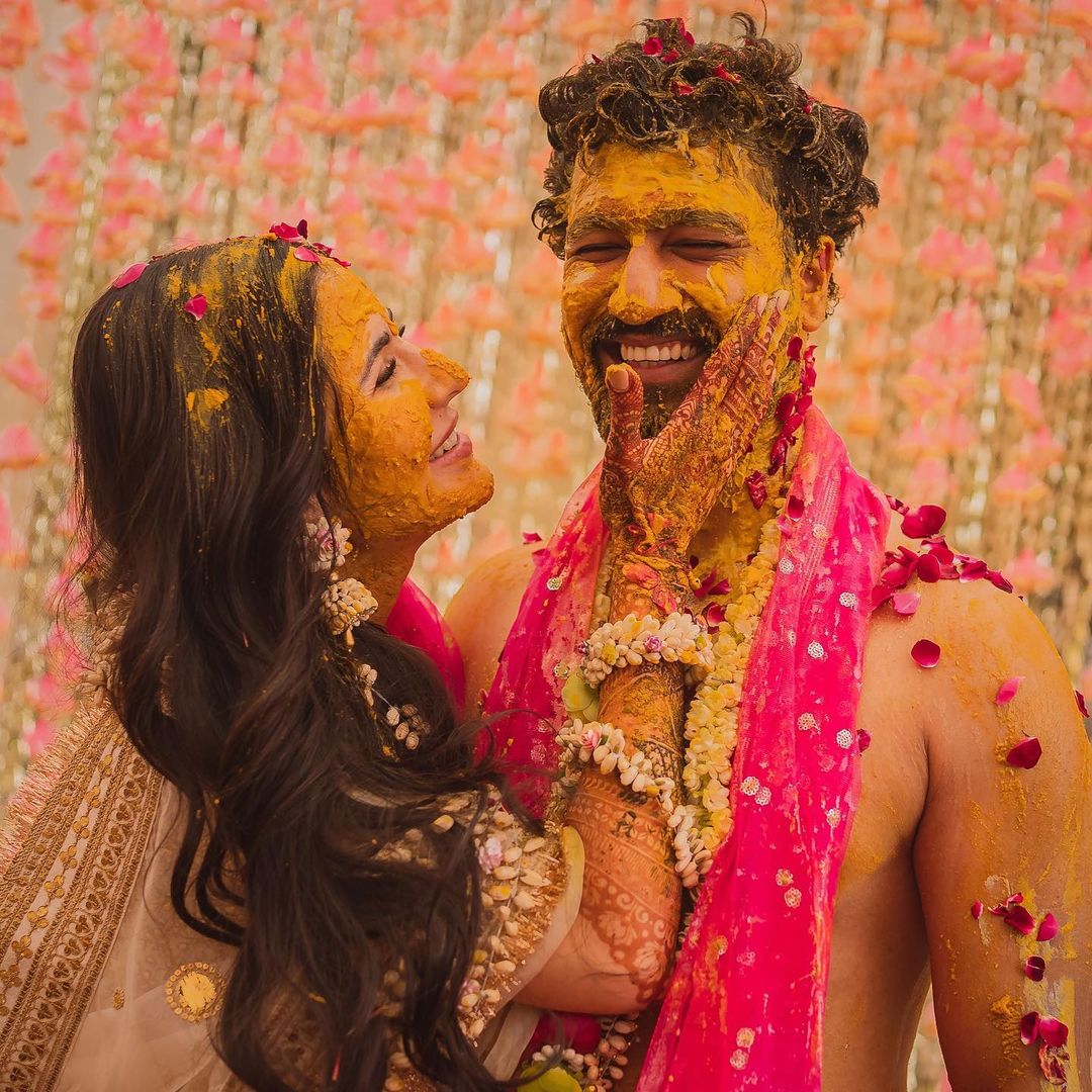 radha763's tweet photo. So gloriously Happy n Gorgeous 🥰 .. wishing u both a v v happy n blessed n blissful married life  #KatrinaKaif  n  #VickyKaushal  💕💕   #vickykatrinakishaadi   🎉🎉  #4vr https://t.co/UcpTTkelHR