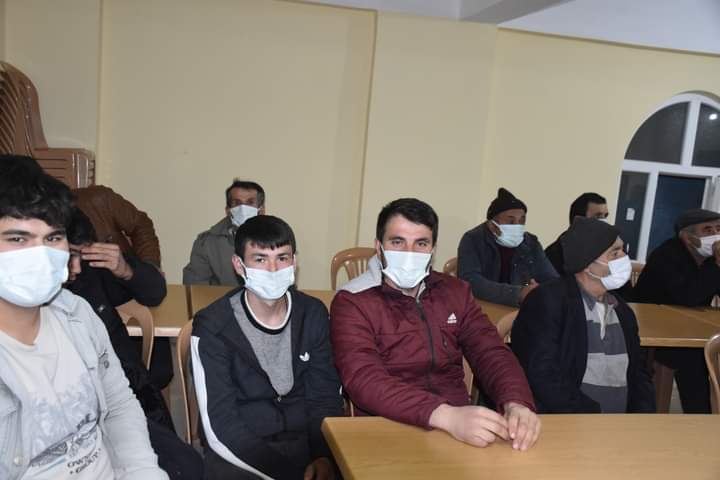 AK Parti Yakakent Gençlik Kollarımızın Karaaba Mahallemizde düzenlediği halk toplantısına katılarak, mahalle sakinlerimizle bir araya geldik. Toplantıda vatandaşlarımızın taleplerini dinleyerek, projelerimiz hakkında bilgilendirmede bulunduk.