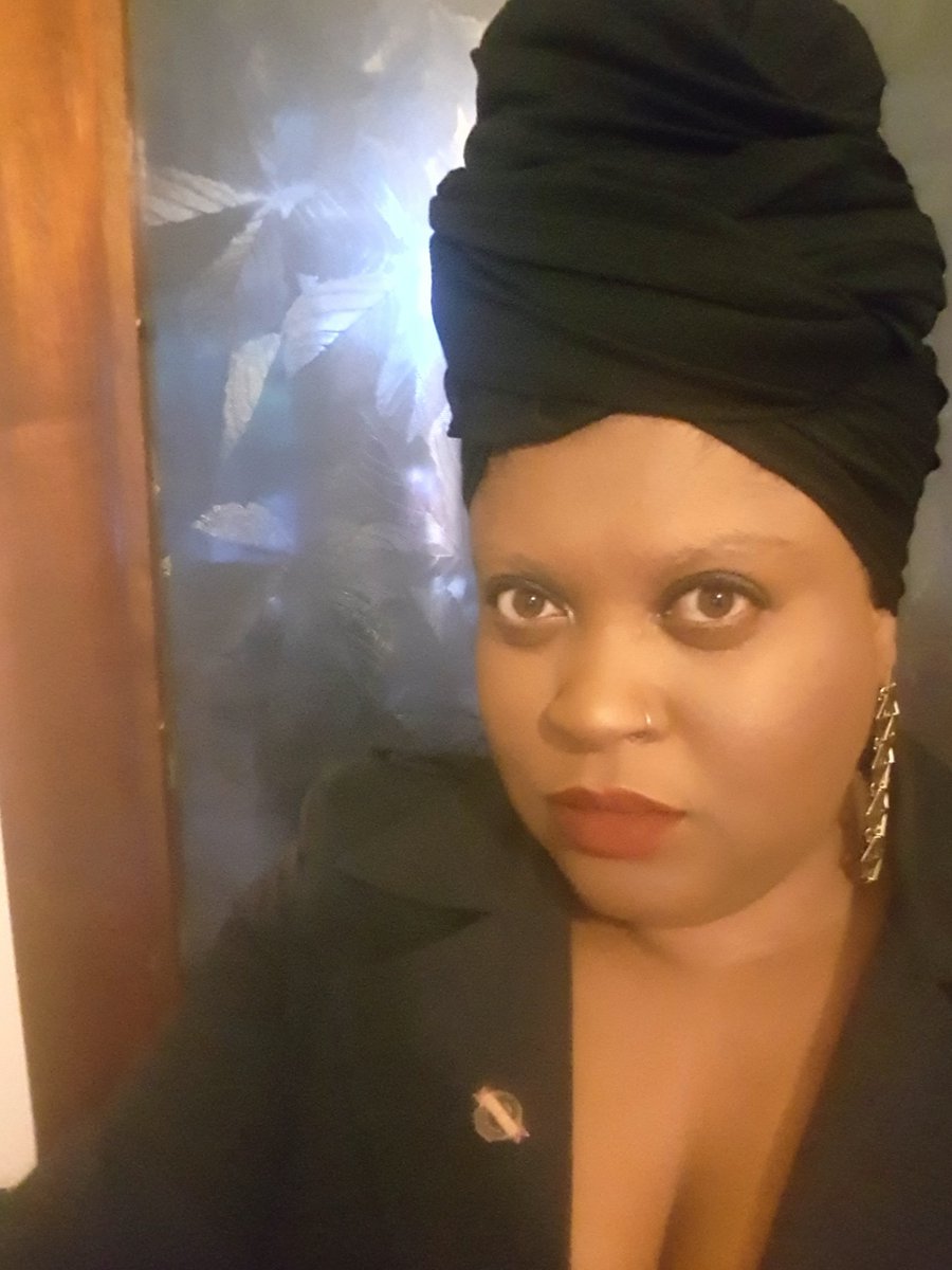 DrMendez_to_you's tweet image. Why oh why did I chemically straighten my hair for 25 years? Black hair is magic! #lockdownlooks #lockdownlocks #BlackGirlMagic