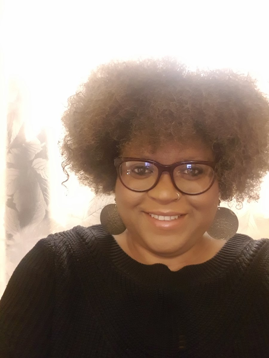 DrMendez_to_you's tweet image. Why oh why did I chemically straighten my hair for 25 years? Black hair is magic! #lockdownlooks #lockdownlocks #BlackGirlMagic