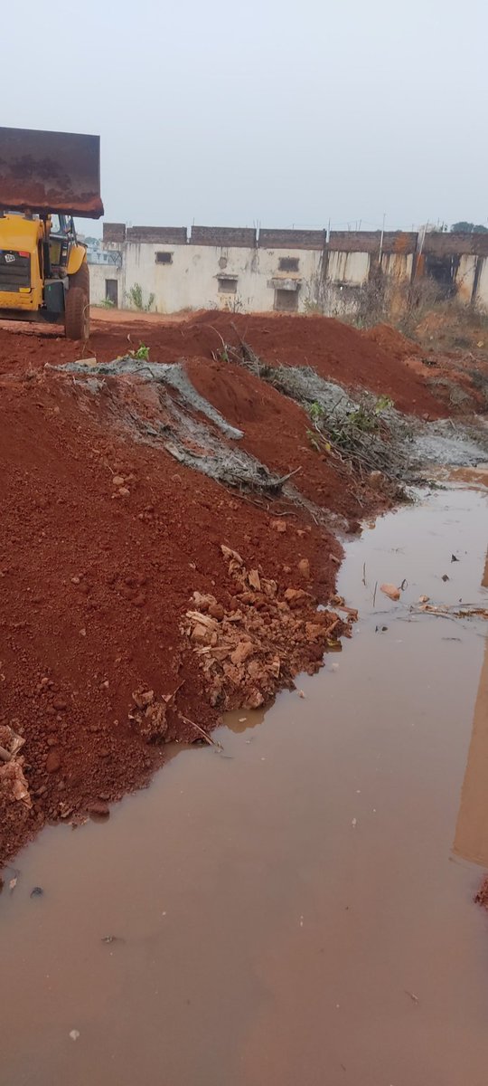 Anmolsinha24's tweet image. कलेक्टर @ritesh_ias महोदय से निवेदन है  इस गैर कानूनी कार्य पर रोक लगाने का कष्ट करे धन्यवाद ।