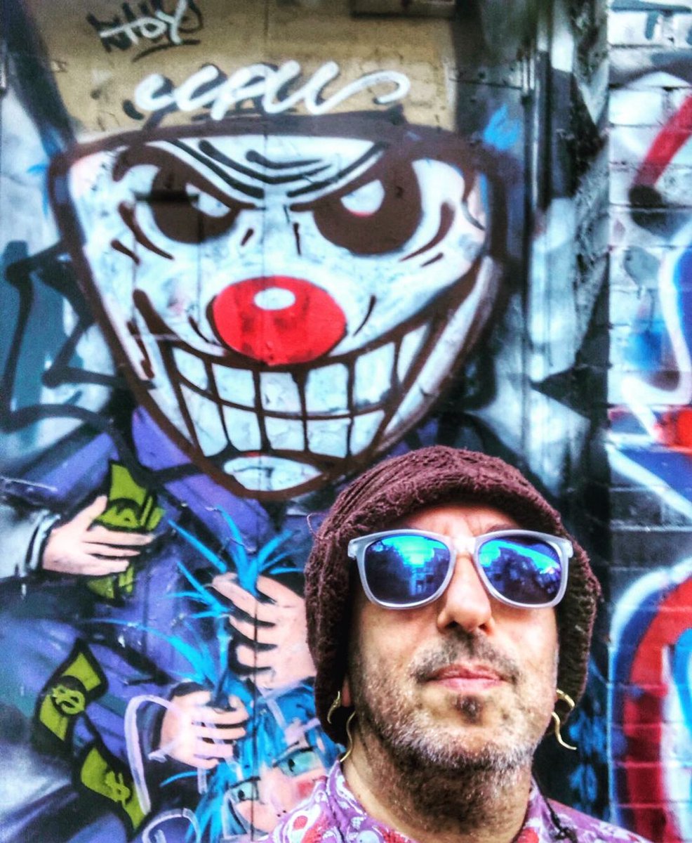 Emin oldum ki bazı insanlar için konuşması en zor dil, doğruluk ve hakikat dili .
🤡
Bir palyaçoyu palyaçoluk, soytarılık yaptığı için suçlamak yerine , kendine şunu sor, neden aynı sirke gitmeye devam ediyorsun ? 
🤡
 
instagram.com/p/CXX44hRObU6/