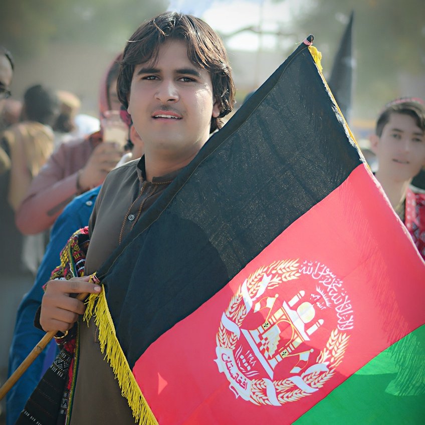 Sakhi_Waxirii's tweet photo. Tank came out for the Prisoners of conscience.
#ThankyouTank 😍
#NewProfilePic
#PashtunLongMarch2Tank https://t.co/e66X4zFvoE