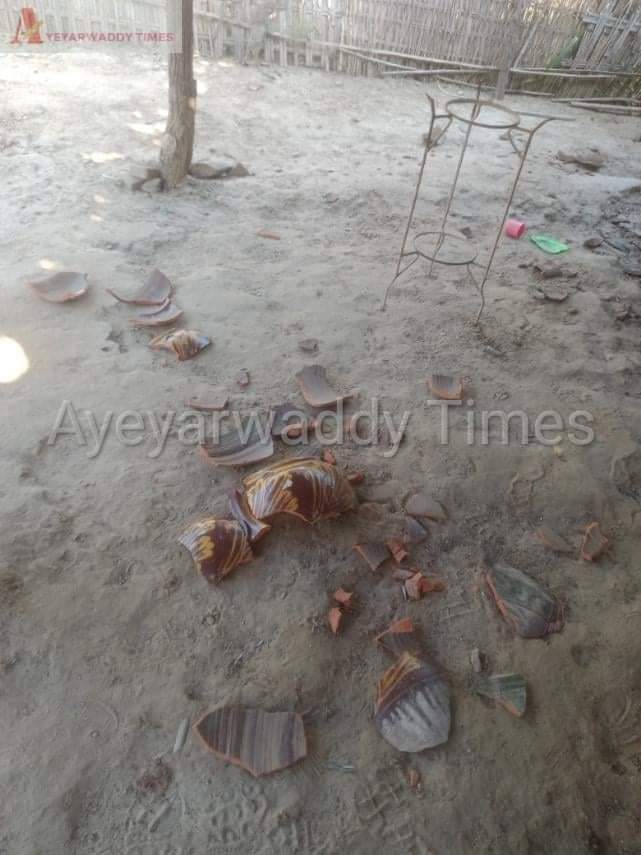 m_krl1's tweet photo. Military Junta raided western bridge villg in Mandalay's #Taungtar townat 9am on Dec12, broke into houses of villagers fleeing, vandalized properties &amp; looted valuables incl 2 bikes &amp; jewelry. Junta also rammed into three cows with their car &amp; stole them.
#WhatsHappeningInMyanmar https://t.co/xYOs81oe6c
