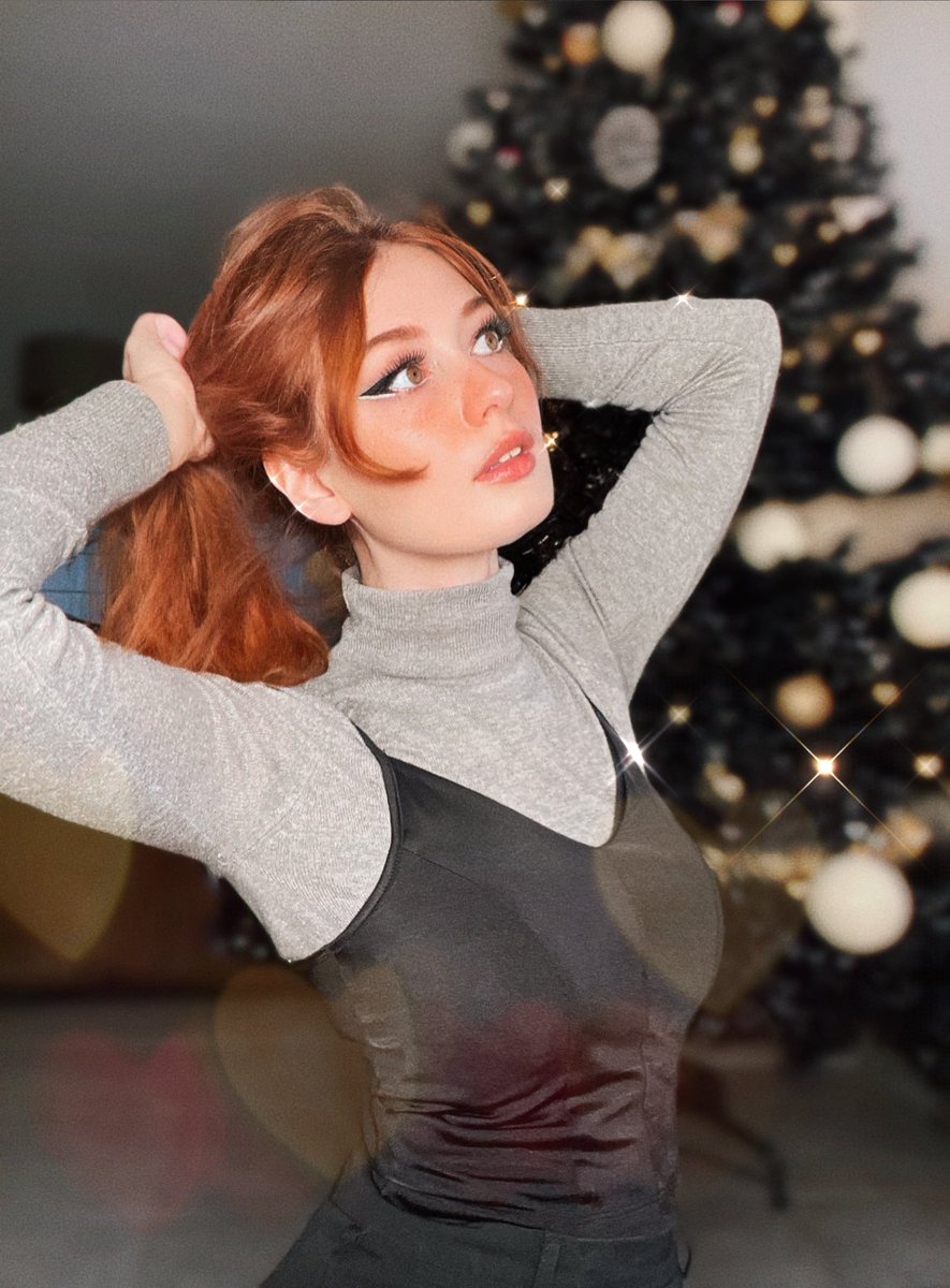 Moi qui me prépare à me mettre sous le sapin de mes potes car je suis un cadeau de la vie. 💅