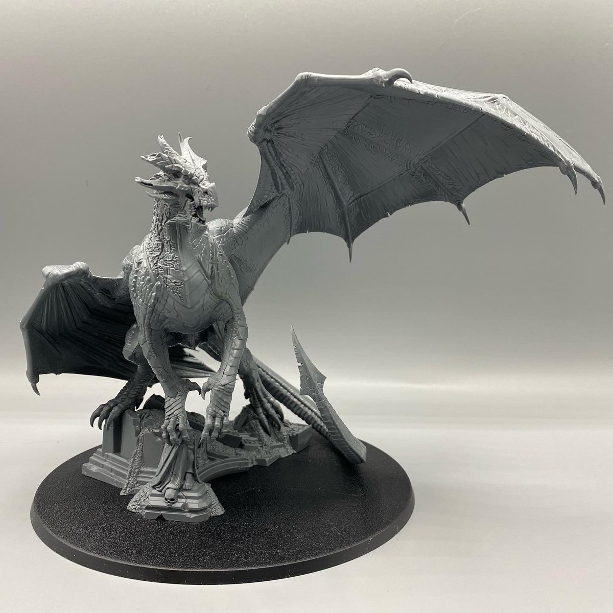 adrutub's tweet photo. Aaaaa… the dragons are here !!! I really want to paint these magnificent figures… long live the dragons!
🐉 🐉🐉
@warhammerofficial 
#paintingwarhammer 
#warhammer #warhammerfantasy #warhammercommunity 
 #warhammerofficial 
#stormcasteternals #stormcast #karazai #krondys https://t.co/4KaEdWz4G0