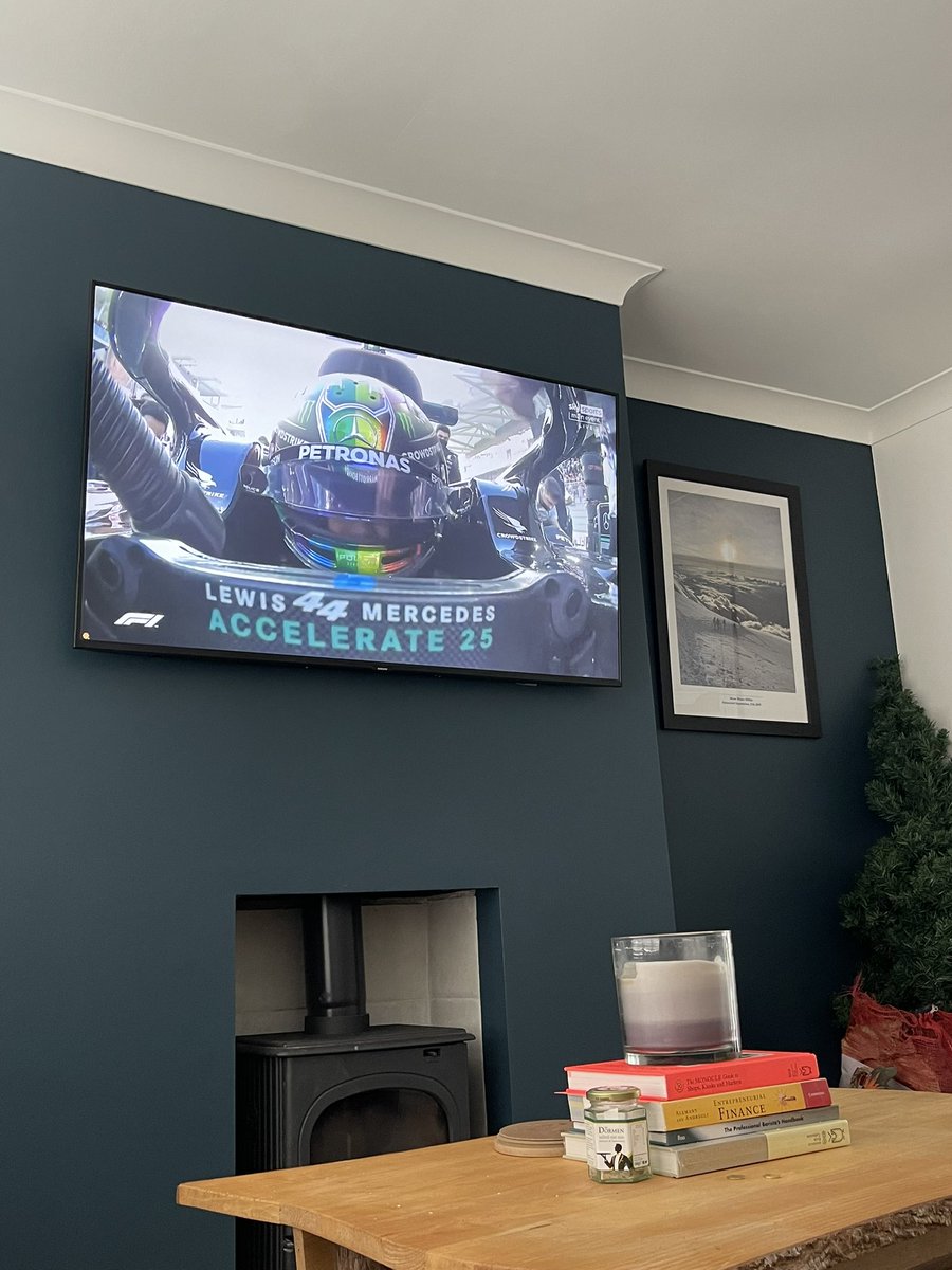 cpburns92's tweet photo. Let’s go @LewisHamilton 👊🏻 https://t.co/zevBfF5WEN