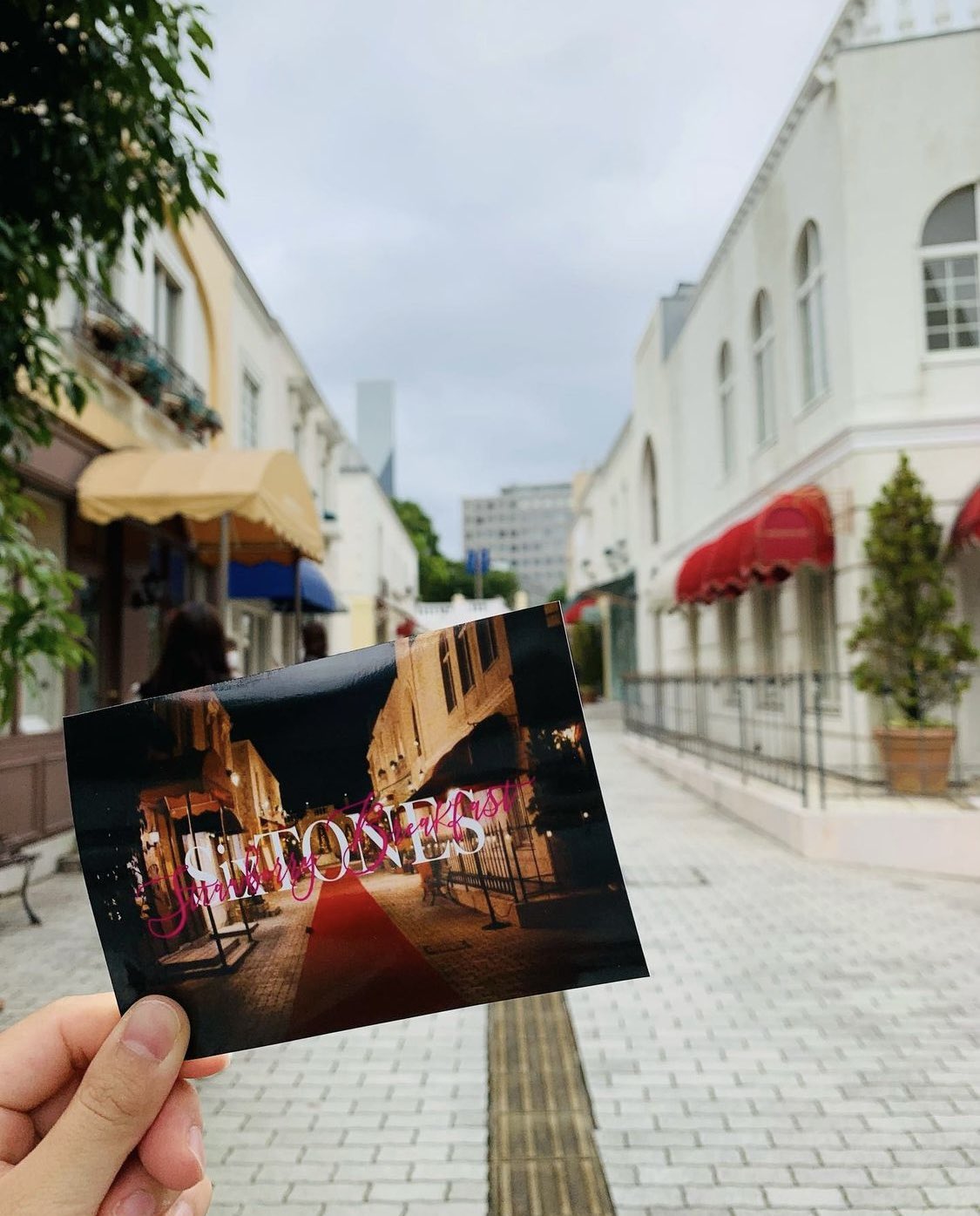 تويتر しまさん على تويتر 聖地巡り振り返り 21 9 5 Strawberry Breakfast の撮影地 閉館最終日に滑り込み Sixtones Sixtones黒スーツ最強 アニヴェルセル東京ベイ T Co Ceusv8rutg