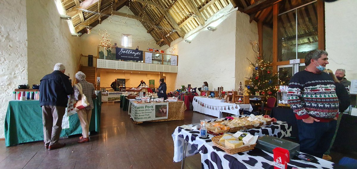 Dunster_Info's tweet photo. Just 3 hours left at the Dunster Tithe Barn today for the Festive Feast, great selection of food, drink and gifts!
#Dunster #DunsterVillage #DunsterInfo #Somerset #Exmoor #tithebarndunster #dunstertithe https://t.co/oTUQrkicc4