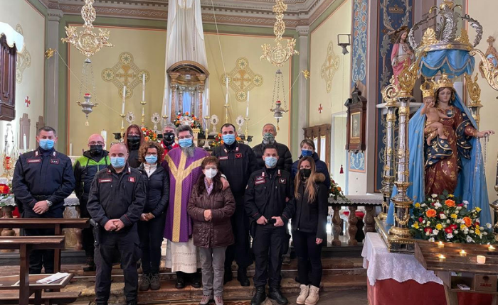 LuinoNotizie's tweet photo. L’abbraccio natalizio dei @_Carabinieri_ al borgo di #Monteviasco

https://t.co/T2bGO1JPjn https://t.co/9Ni0e852Fr